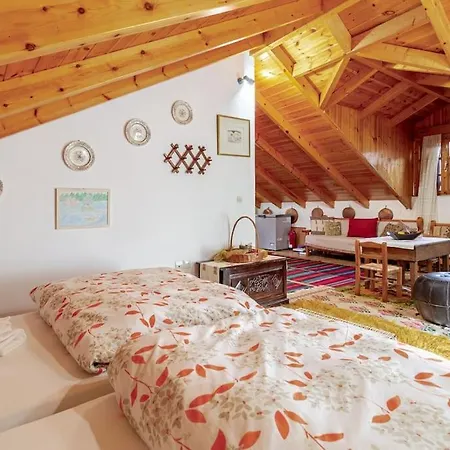 Stone Mountainhouse Near Kalavryta, North Peloponnese, Greece 別荘