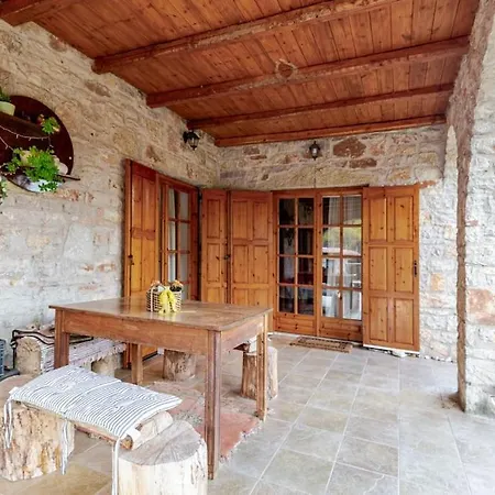 Stone Mountainhouse Near Kalavryta, North Peloponnese, Greece Дом отдыха *