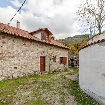 Stone Mountainhouse Near Kalavryta, North Peloponnese, Greece Дом отдыха Dhoumena
