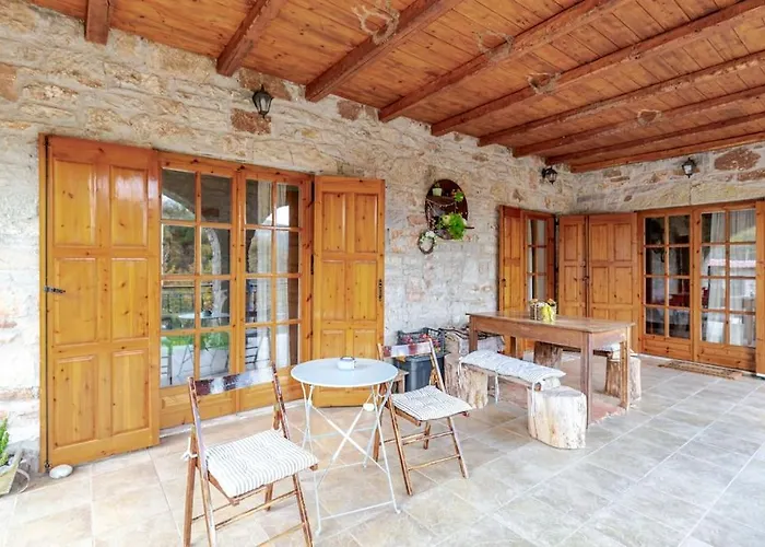 Stone Mountainhouse Near Kalavryta, North Peloponnese, Greece Nyaraló
